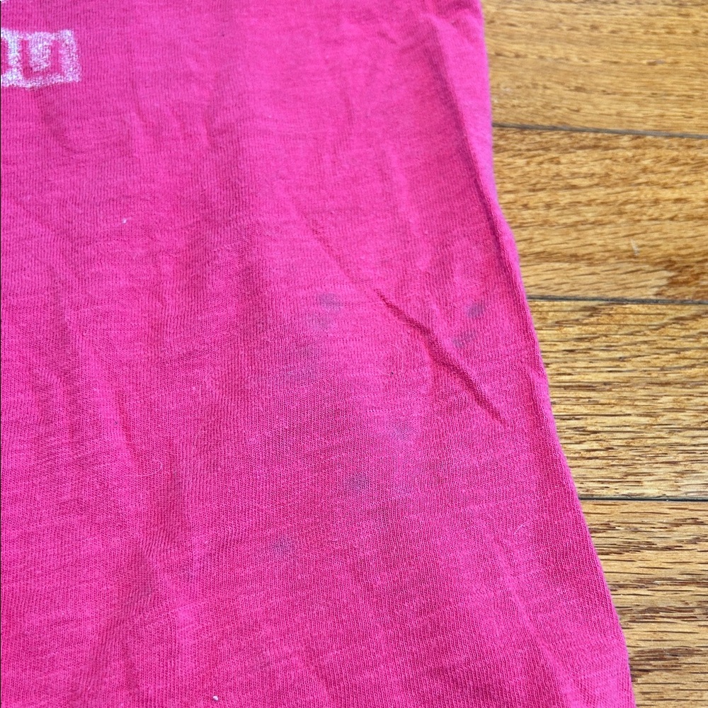 American Eagle Outfitters Red Graphic V-Neck Tee - Picture 7 of 7